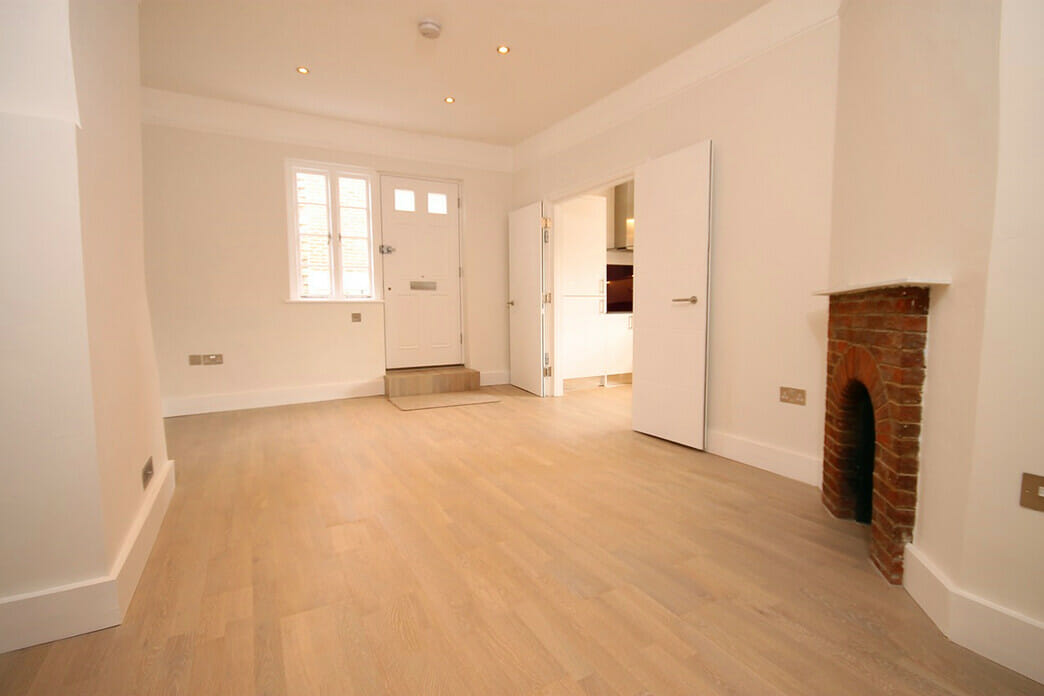 Living an Extreme Minimalist Lifestyle with No Furniture