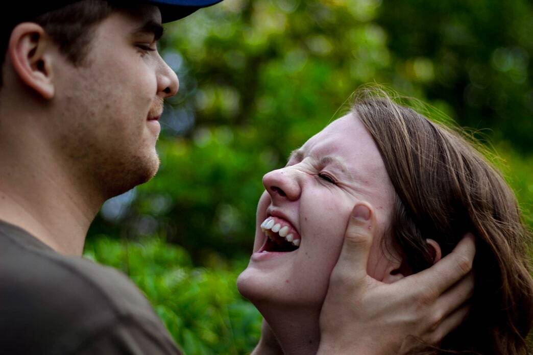 Brunette Jokes to Get You Laughing Till You’re Weak